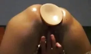 ទាសករ​ដែល​ទម្លុះ​ដោយ ...