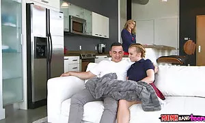 ស្តេចការពិត, ម្តាយ f ...